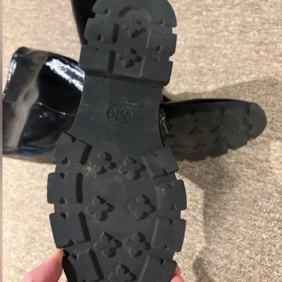 MICHAEL MICHAEL KORS
Crackled Patent Leather Boot Size 10 - Picture 4 of 4